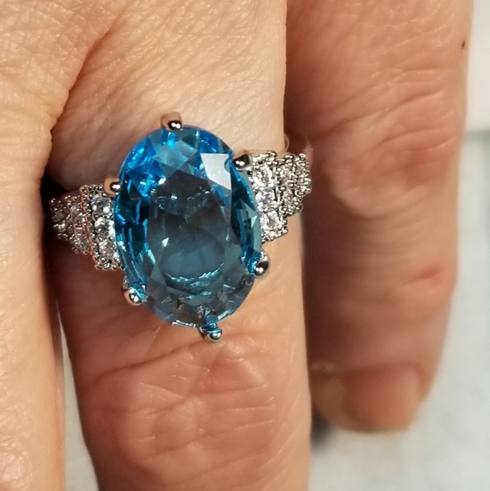 Beautiful Large Blue Stone Ring SZ 7